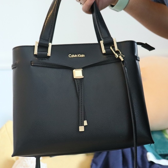 Calvin Klein purse - Picture 1 of 3